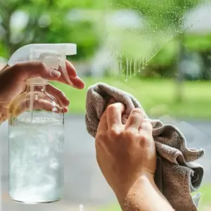 Fenster streifenfrei putzen mit Hausmitteln