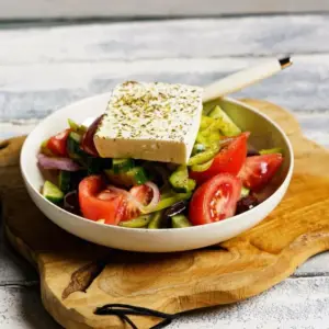 Griechischen Salat zubereiten Original Rezept