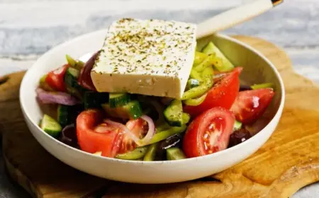 Griechischen Salat zubereiten Original Rezept