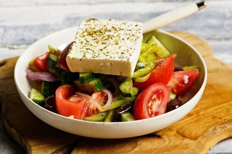 Griechischen Salat zubereiten Original Rezept