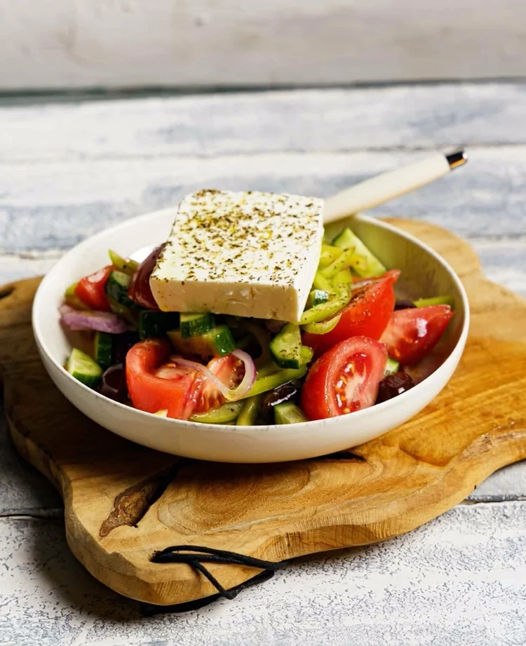 Griechischen Salat zubereiten Original Rezept