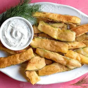 Griechisches Rezept für frittierte Zucchini im knusprigen Teigmantel