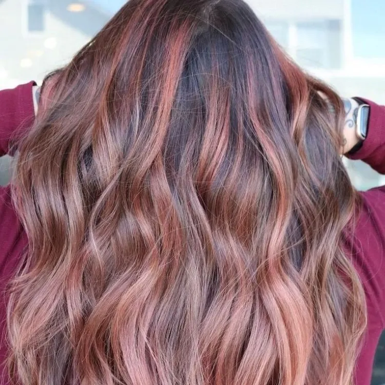 Haarfarbe Erdbeer-Braun Balayage für dunkelbraune Haare