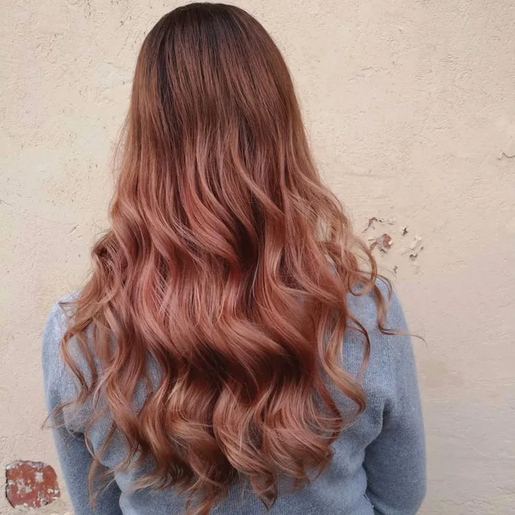 Haarfarben Trends Herbst 2022 Strawberry Brown Haarfarbe