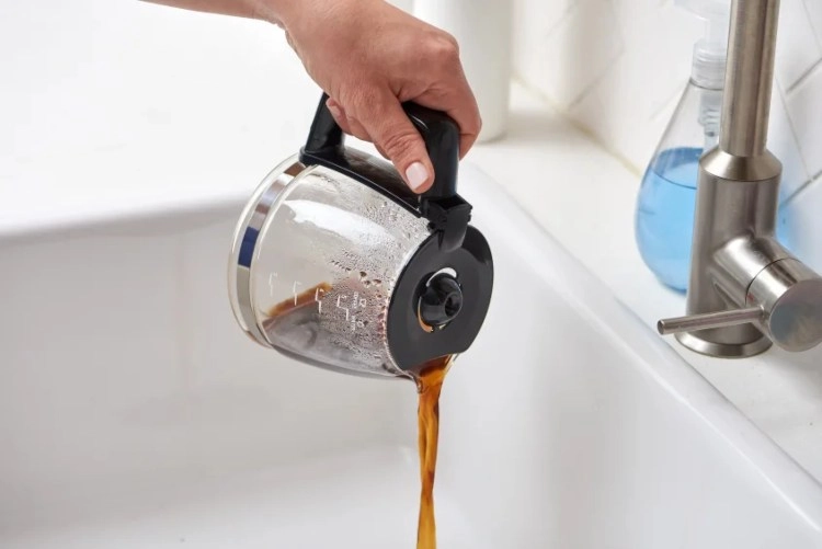 Kaffeemaschine leeren und dann reinigen mit Hausmitteln