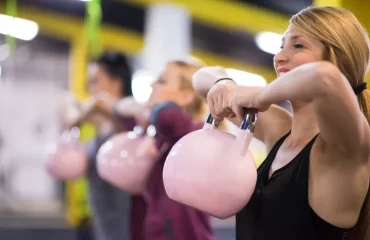 Kettlebell Übungen Arme Ganzkörper Training Frauen