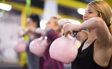 Kettlebell Übungen Arme Ganzkörper Training Frauen