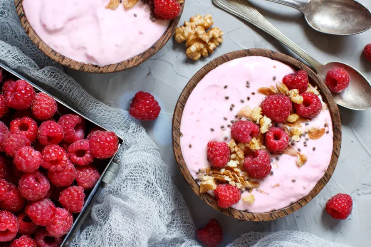 Bake a cake with Skyr Low Carb Cheesecake with Raspberries