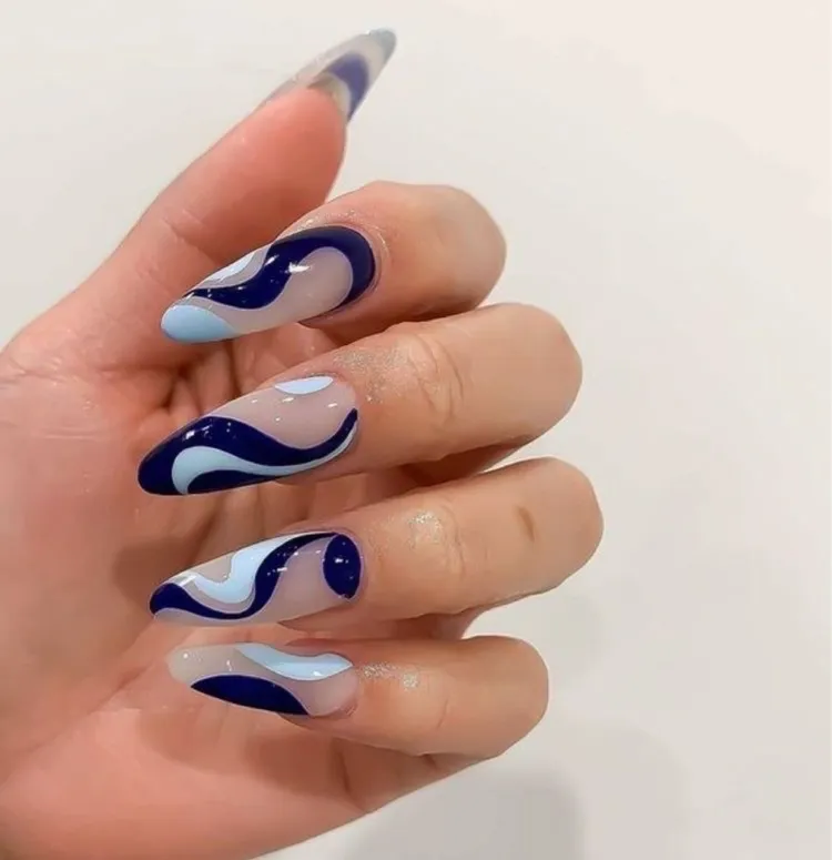 Nautical Nails Nageltrend 2022 Swirl Muster Nageldesign selber machen