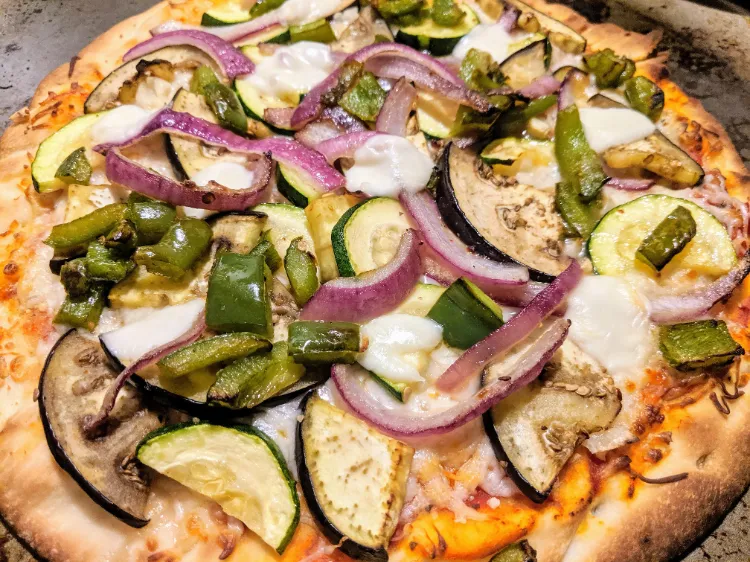 Pizza mit Zucchini und Auberginen schnelles Abendessen