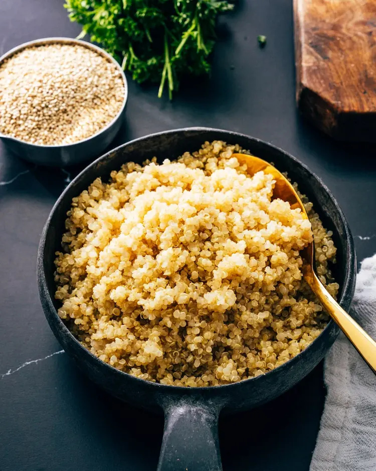 Quinoa ist ein ernährungsphysiologischer Alleskönner, der in Ihren Abnehmplan gehört