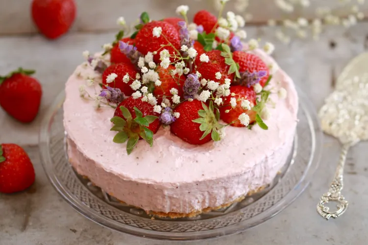 Skyr Kuchen ohne Boden Rezept Low Carb Käsekuchen mit Erdbeeren
