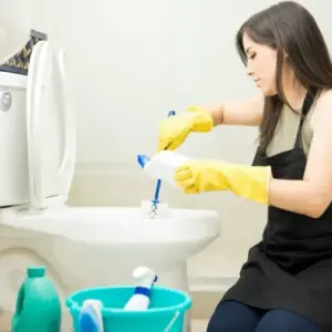 Toilettenrand reinigen - Tipps für praktische Hilfsmittel und Hausmittel