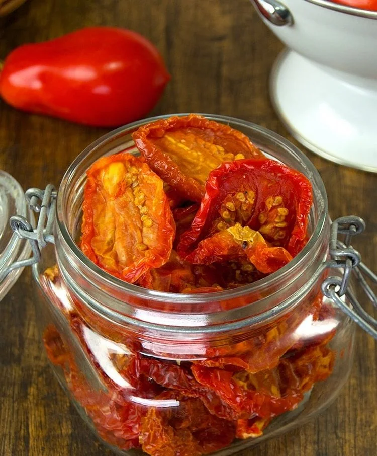 Tomaten trocknen im Backofen, Dörrautomat oder in der Sonne - Wie Sie das selber machen können