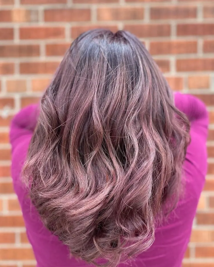 Trend Haarfarbe Dunkelbraun mit Erdbeer Highlights