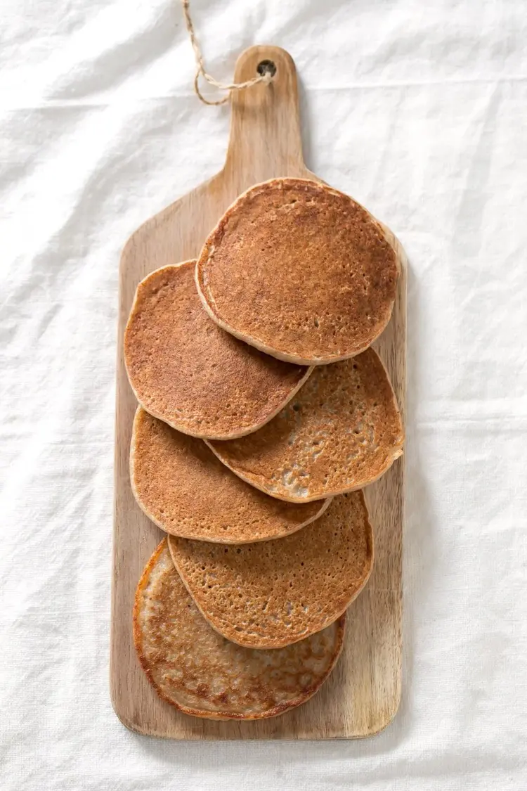 Vegane Pancakes mit Bananen und Haferflocken