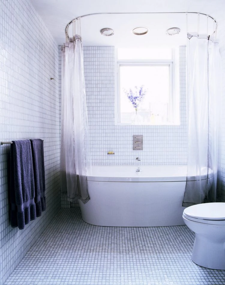 Wie Sie Ihren Vorhang im Bad reinigen und sauber halten