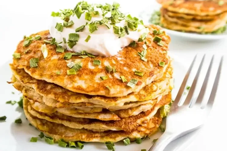 Zucchini Pfannkuchen mit Käse schnelle Gerichte Abendessen