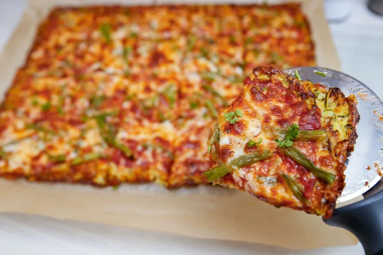 Zucchini Pizza vegan Rezept Low Carb Pizzaboden ohne Eier
