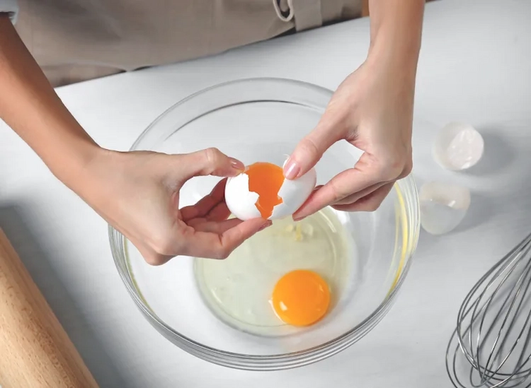 eiweiß von eigelb trennen sowie jeden tag eier essen und durch zahlreiche küchenrezepte gesund bleiben