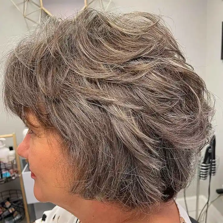 fransige Bob Frisuren für graue Haare ab 50 stylen