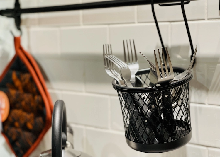 gabel und messer in der küche sauber machen und was nicht mit essig reinigen