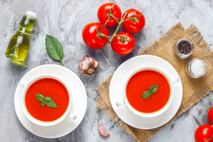 kalte Tomatensuppe Sommergerichte vegetarisch Tomaten Rezepte italienisch