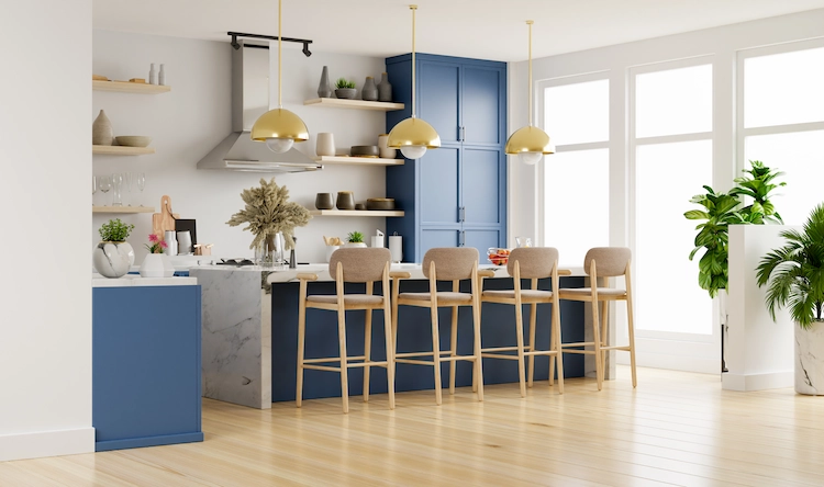 modernes kücheninterieur mit blauen möbeln im meeresstil kontrastierend zu weißen wänden