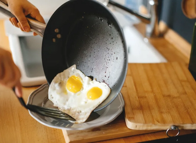 warum menschen jeden tag eier essen sollten und wie sich spiegeleier auf die gesundheit auswirken können