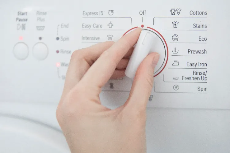 weiße Kleidung waschen welche Temperatur was tun gegen vergilbte Wäsche Hausmittel