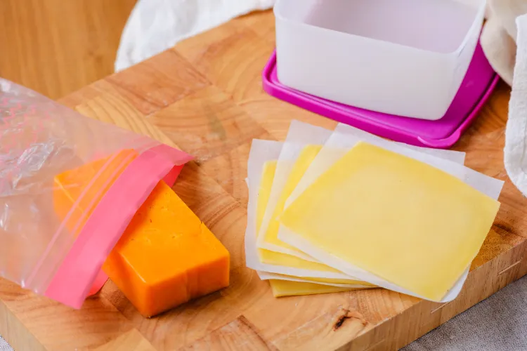 wie lange kann man geriebenen Käse einfrieren Scheibenkäse Haltbarkeit im Kühlschrank
