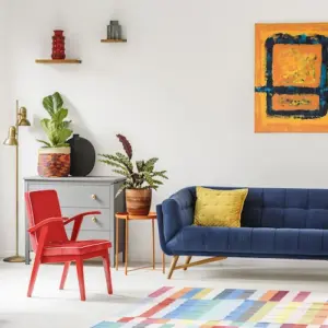 zeitlose und klassische einrichtungsstile mit farbigen akzenten und ikonischen möbeln im retro stil der 50er jahre
