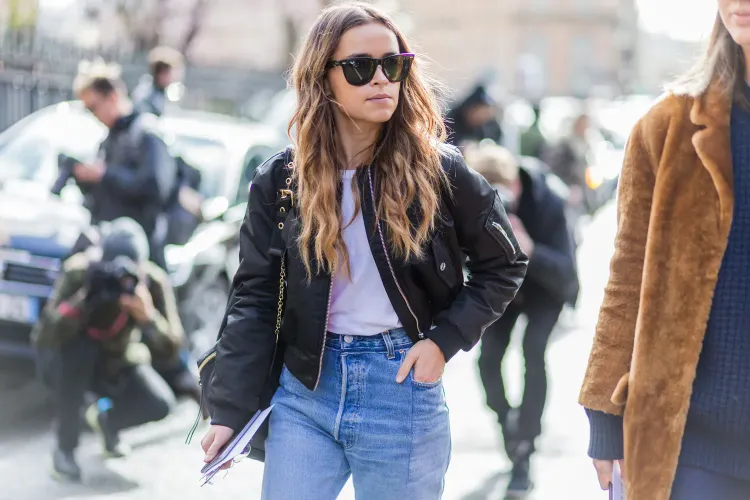 Cropped Bomberjacke Modetrend Herbst 2022 Jeans Trends Frauen