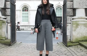 Culotte Modetrend Herbst 2022 graue Hose kombinieren Frauen