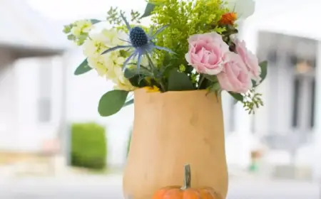 Deko mit Kürbis - Butternut in eine Vase für Herbstblumen verwandeln