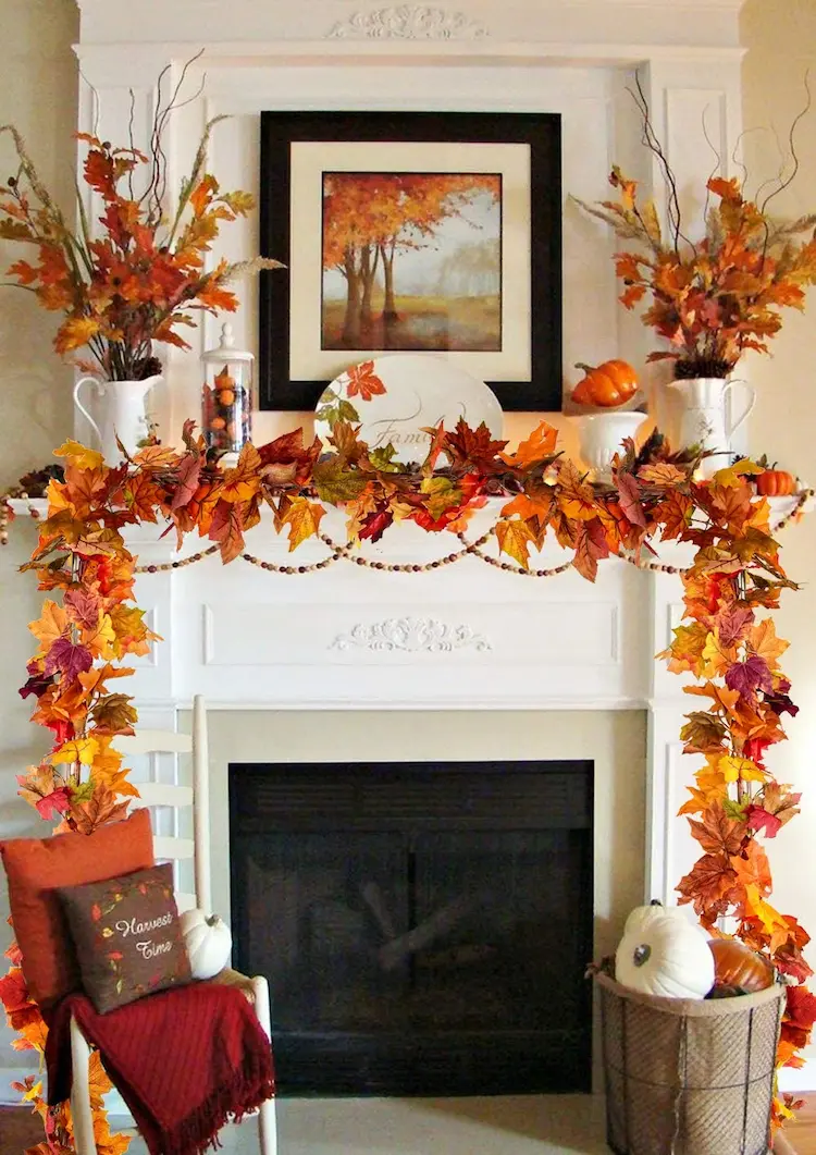 Eine farbenfrohe Girlande als Herbstlaub Deko für Ihr Haus