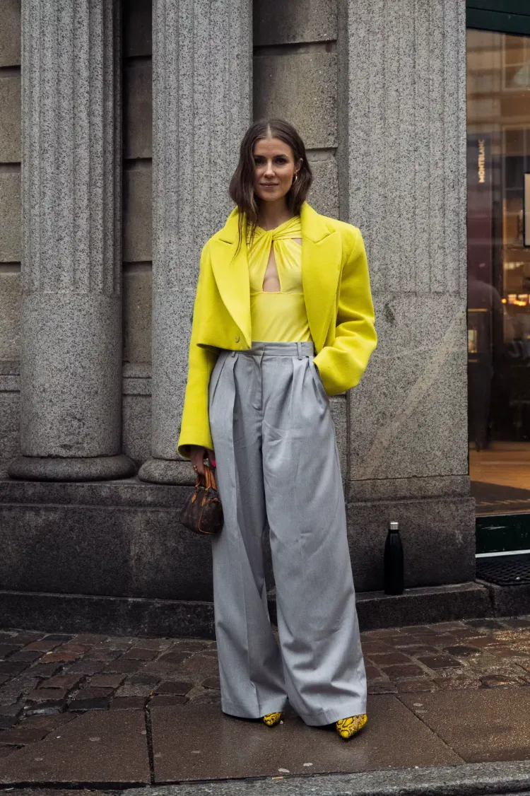 Gelb und grau kombinieren Outfit Modetrends Herbst Winter 2022