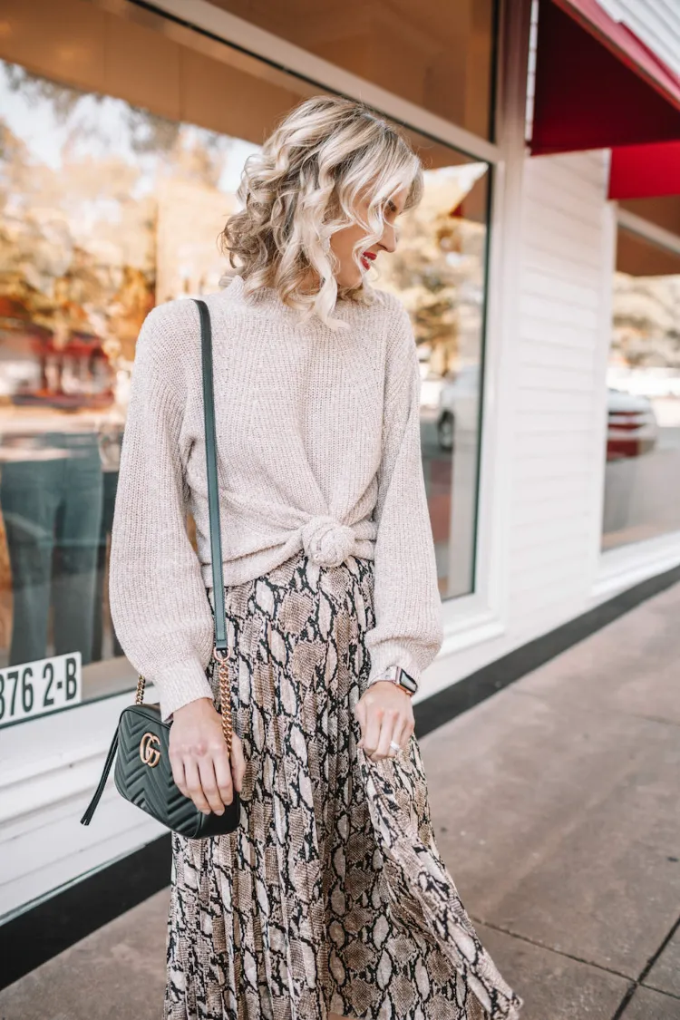 Herbst Business Outfits Frauen Kleid mit Pulli kombinieren Tipps