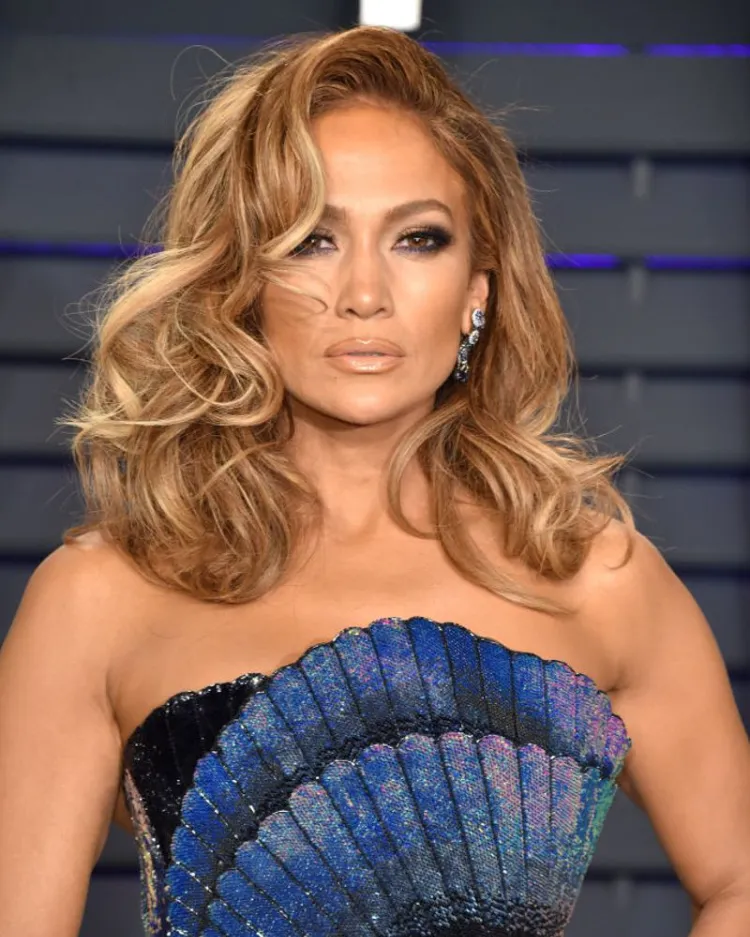 Jennifer Lopez Frisuren blonde Haare Trends Karamellblond Haarfarbe Herbst