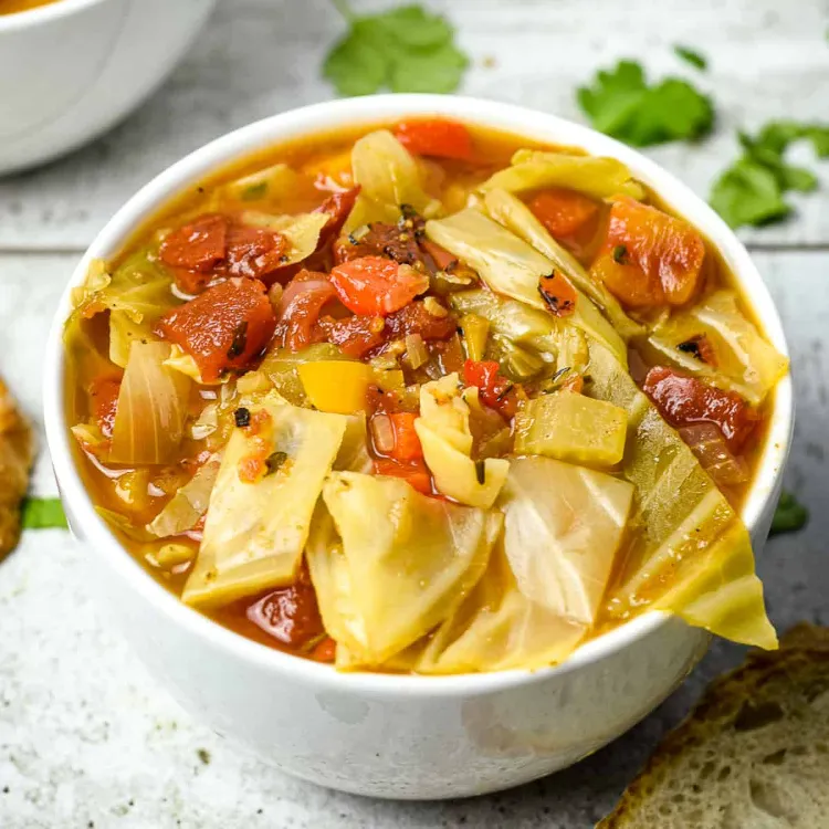 A quick recipe for cabbage soup according to my grandmother's recipe