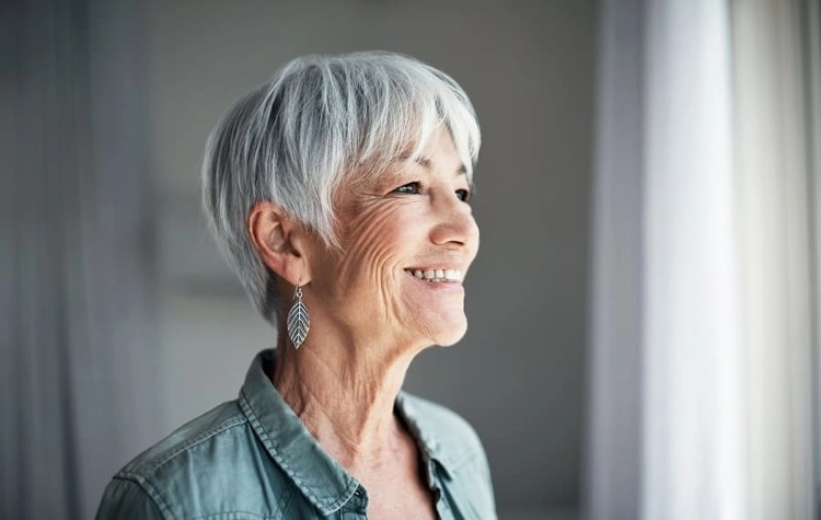 Kurze graue Haare ab 60 wie in 2022 tragen Frisuren ideen