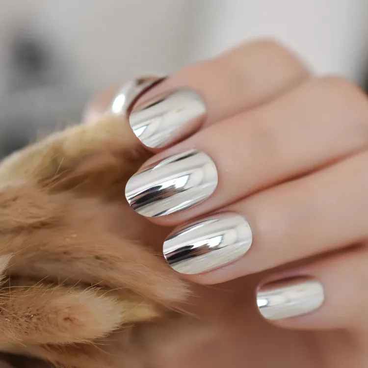 Metalic Nails Nageltrend Herbst 2022 kurze Fingernägel lackieren Bilder