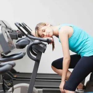 Muskelkater vermeiden Tipps Fitness Übertraining Symptome Herz