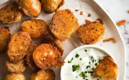 Ofenkartoffeln mit Parmesankruste und Kräuter-Dip zubereiten