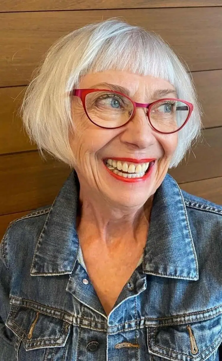 Peppiger Bob für Frauen über 70 mit Brille