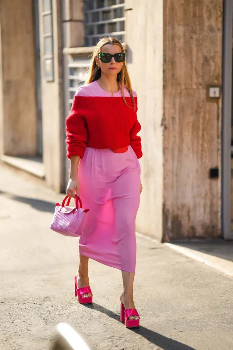 Pullover über Kleid tragen Tipps Modetrends Herbst 2022
