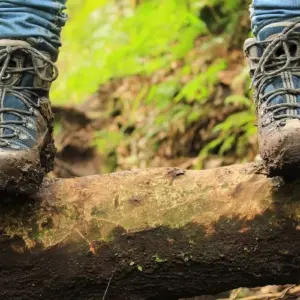 Wanderschuhe aus Leder, Nubukleder u. a. pflegen und sauber machen bei Outdoor-Aktivitäten