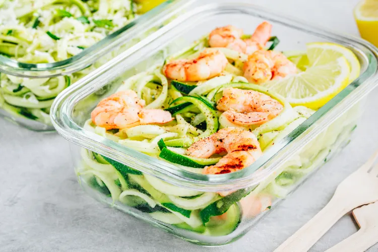 Zoodles mit Garnelen Low Carb Meal Prep Rezepte zum Abnehmen