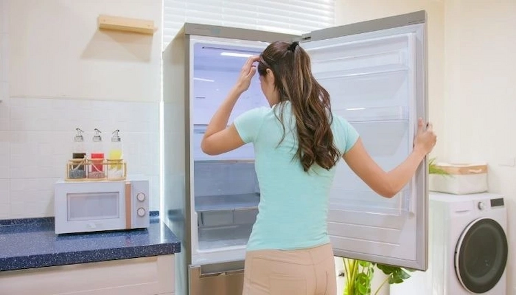 verstopftes abflussloch im kühlschrank ablauf reinigen mit einfachen tricks und in wenigen leichten schritten