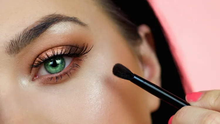 wie grüne Augen schminken ab 50 Augen Makeup Trends Herbst 2022